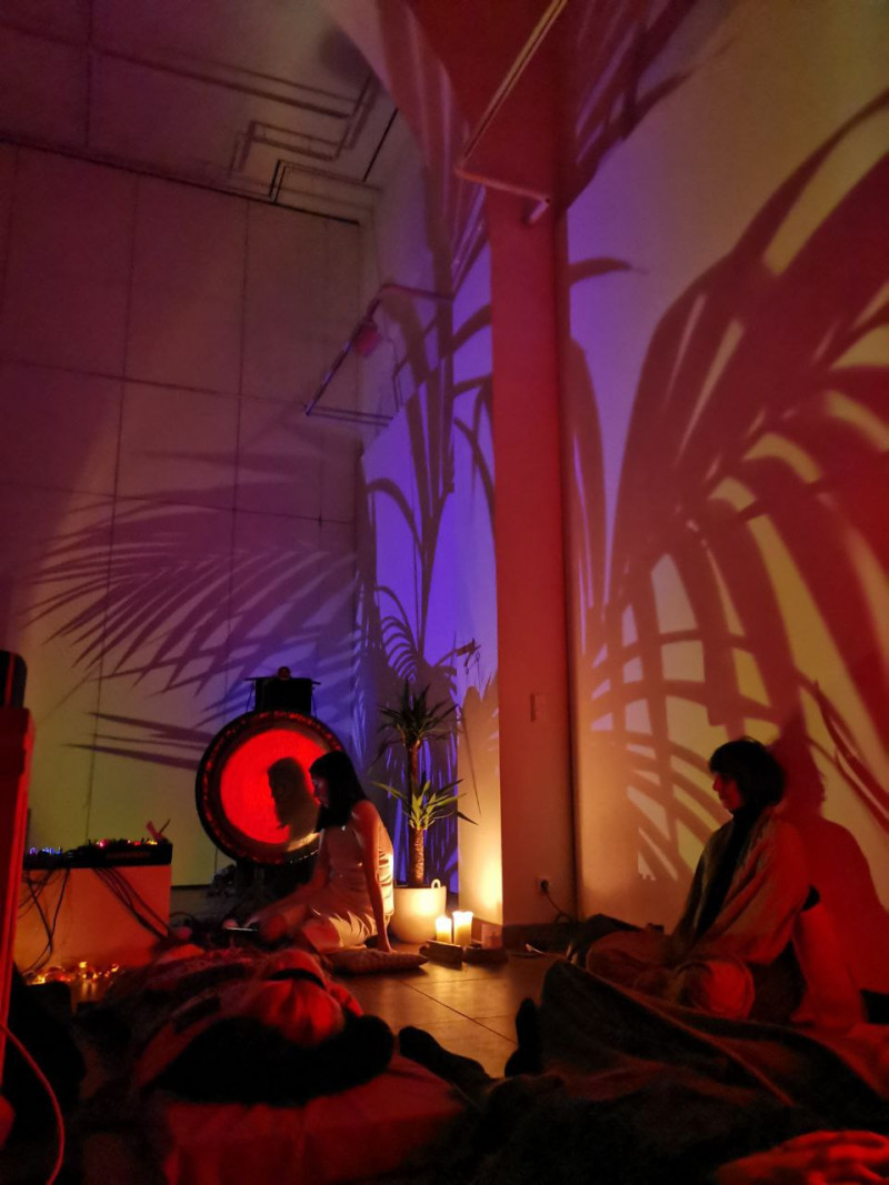 Bild für At Dusk We Bloom