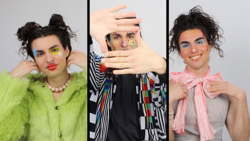 Das Bild ist in drei gleiche Teile geteilt, auf jedem Teil ist ein Mann zu sehen, der in jedem der Bilder eine andere weiblich anmutende Verkleidung und buntes Makeup trägt.